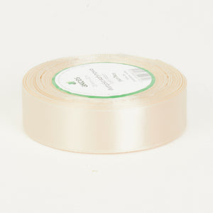 Vaniljanvärinen satiininauha 25 mm × 32,92 m