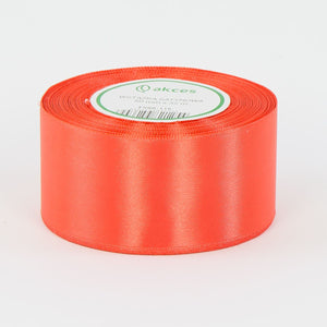 Kirkas persikanvärinen satiininauha 50 mm × 32,92 m